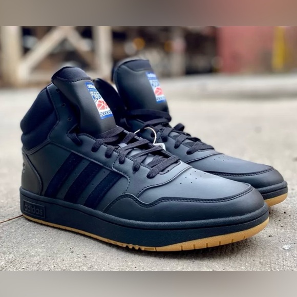 Adidas Hoops 3.0 Mid MEN SIZE 11 NEW BLACK with GUM BOTTOMS - Picture 1 of 4